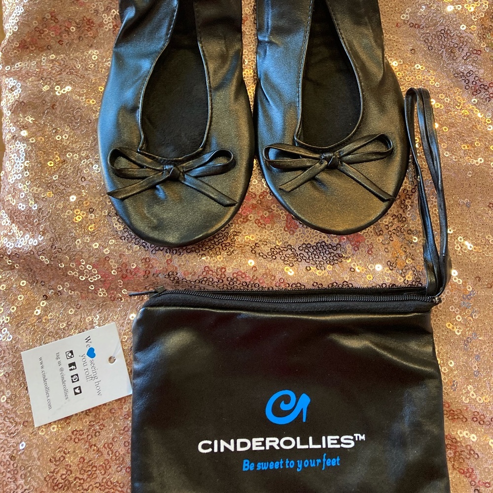 NWT CINDEROLLIES DANCE SLIPPERS WITH CASE